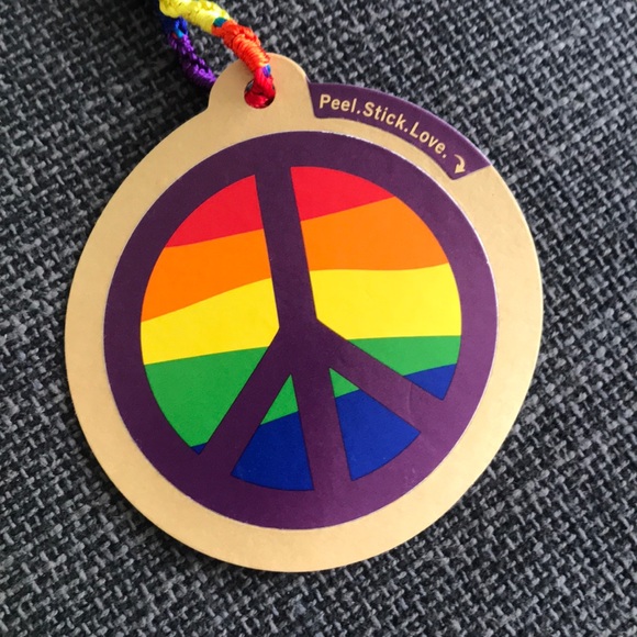 A&F Unisex Love Shirt Size Small NWT - Picture 5 of 7